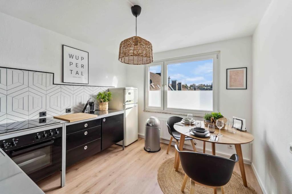 Stylischer Wohntraum Ronsdorf Naehe Dus & Dortmund & Koeln & Essen Apartment *